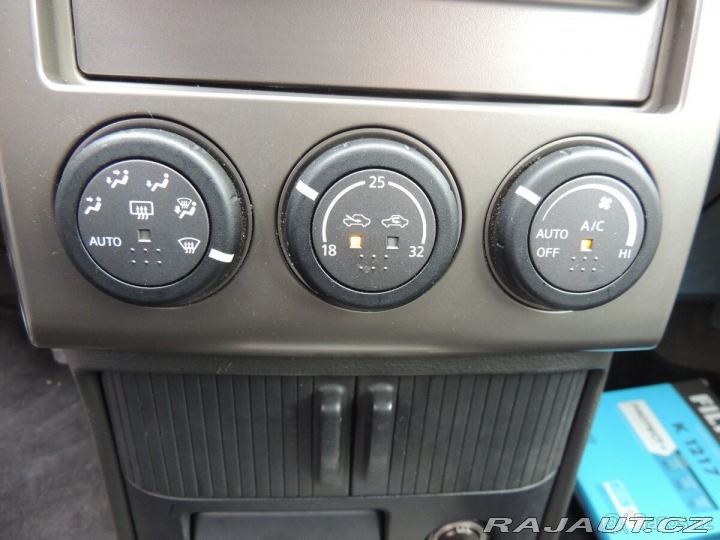 Nissan X-Trail 2,5 T30 121kw rok 2004 2004