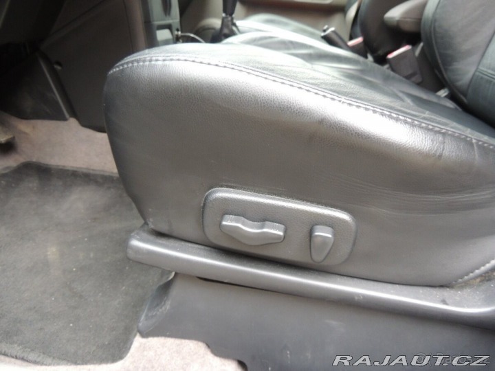 Nissan X-Trail 2,5 T30 121kw rok 2004 2004