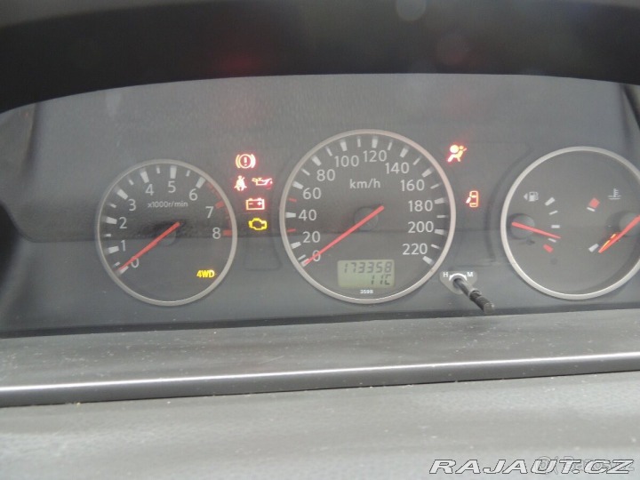 Nissan X-Trail 2,5 T30 121kw rok 2004 2004