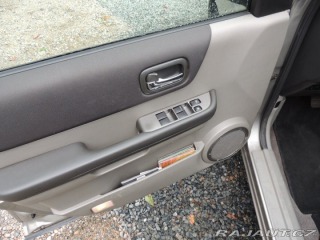 Nissan X-Trail 2,5   T30 121kw rok 2004 2004