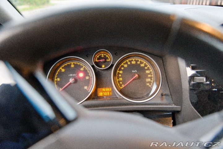 Opel Zafira 1,7 CDTI, první majitel 1800