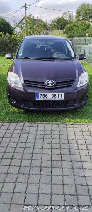 Toyota Auris 1,6   97kw benzín r.v. 20 2010