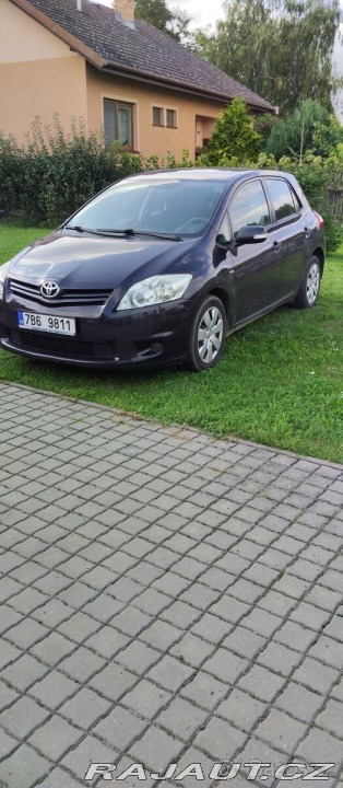 Toyota Auris 1,6 97kw benzín r.v. 20 2010