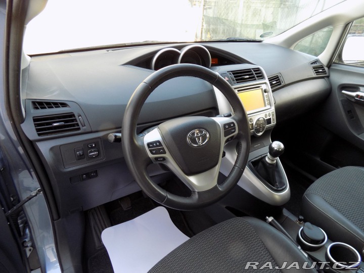 Toyota Verso 2.0 D-4D/1.Maj.ČR/keyless 2013