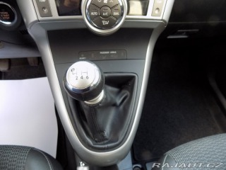 Toyota Verso 2.0 D-4D/1.Maj.ČR/keyless 2013