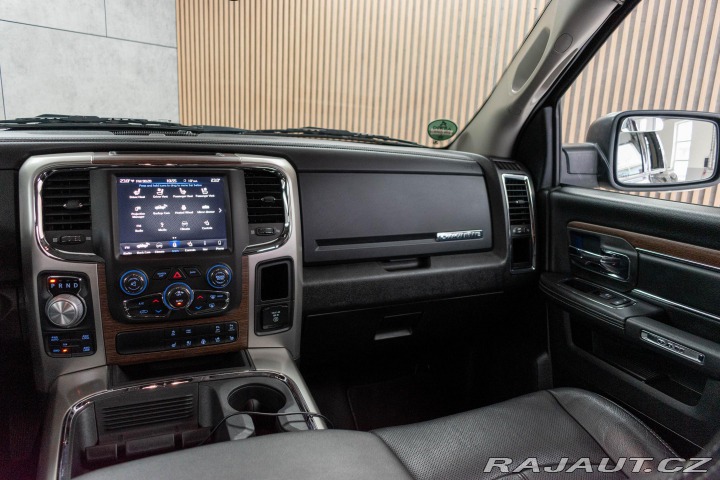Dodge RAM 5.7 LARAMIE*ČR OUTLET*LPG 2019