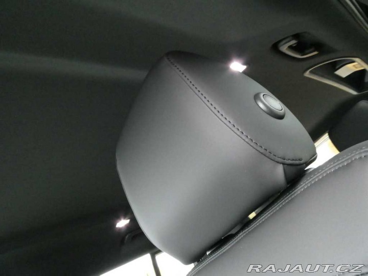 Land Rover Defender 110 3,0 X-Dynamic SE D250 2025