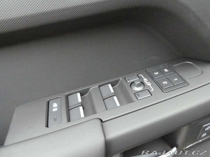 Land Rover Defender 110 3,0 X-Dynamic SE D250 2025