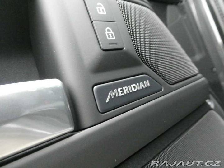 Land Rover Defender 110 3,0 X-Dynamic SE D250 2025