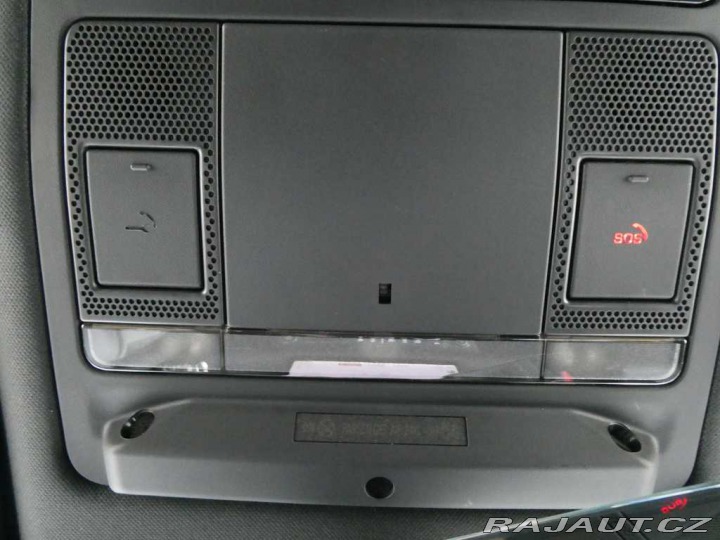 Land Rover Defender 110 3,0 X-Dynamic SE D250 2025