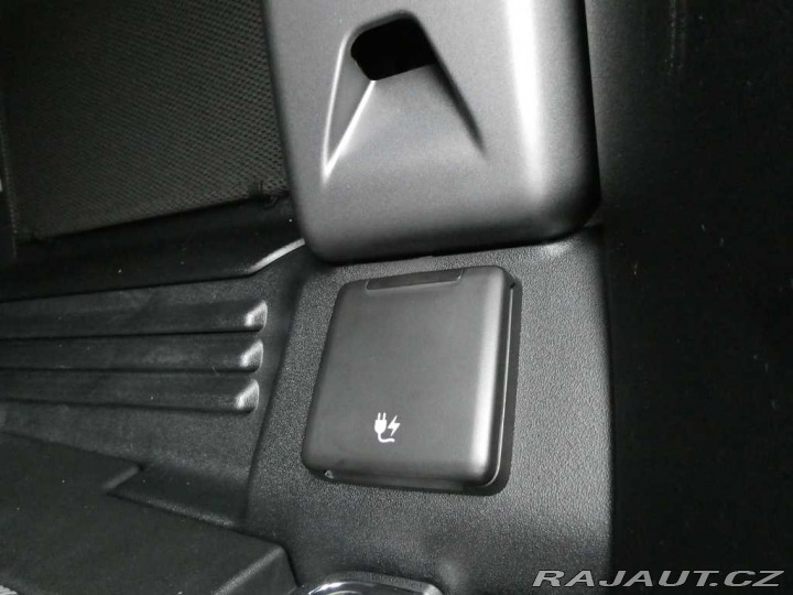 Land Rover Defender 110 3,0 X-Dynamic SE D250 2025