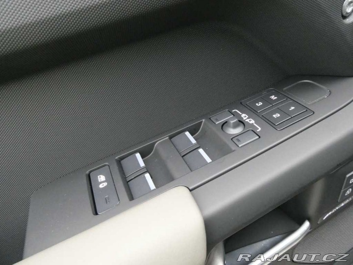 Land Rover Defender 110 3,0 X-Dynamic SE D200 2025