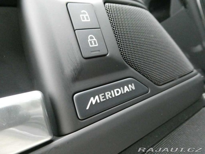 Land Rover Defender 110 3,0 X-Dynamic SE D200 2025