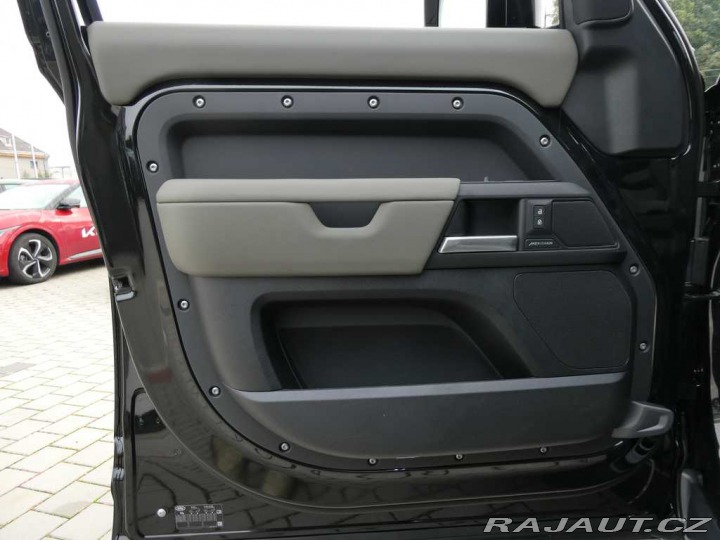 Land Rover Defender 110 3,0 X-Dynamic SE D200 2025