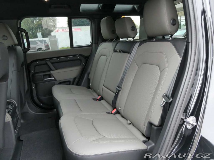 Land Rover Defender 110 3,0 X-Dynamic SE D200 2025
