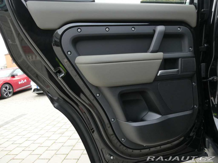 Land Rover Defender 110 3,0 X-Dynamic SE D200 2025
