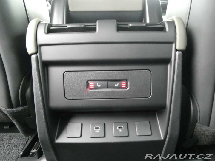 Land Rover Defender 110 3,0 X-Dynamic SE D200 2025