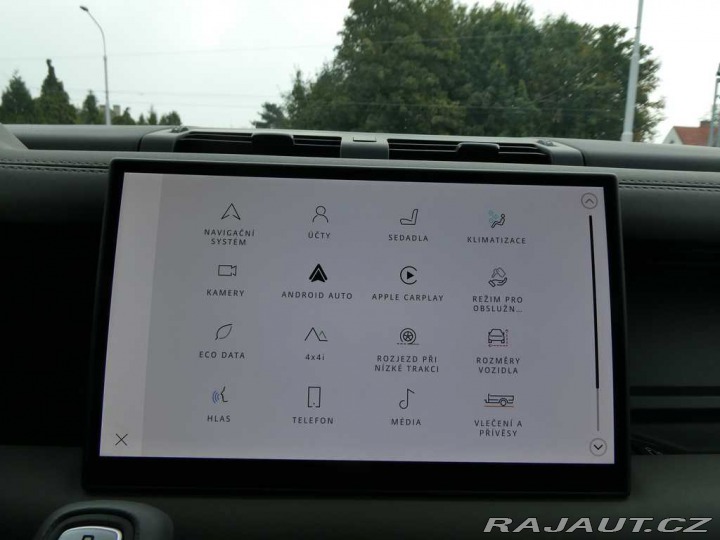 Land Rover Defender 110 3,0 X-Dynamic SE D200 2026