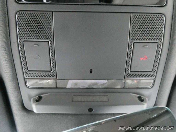 Land Rover Defender 110 3,0 X-Dynamic SE D200 2026