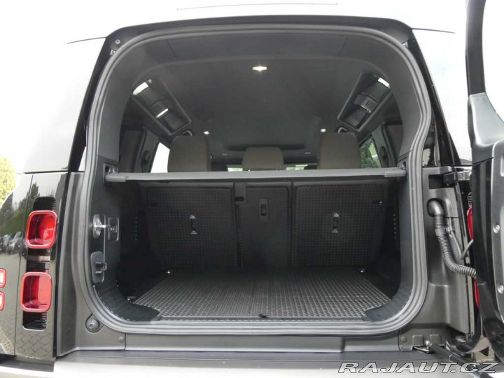 Land Rover Defender 110 3,0 X-Dynamic SE D200 2026