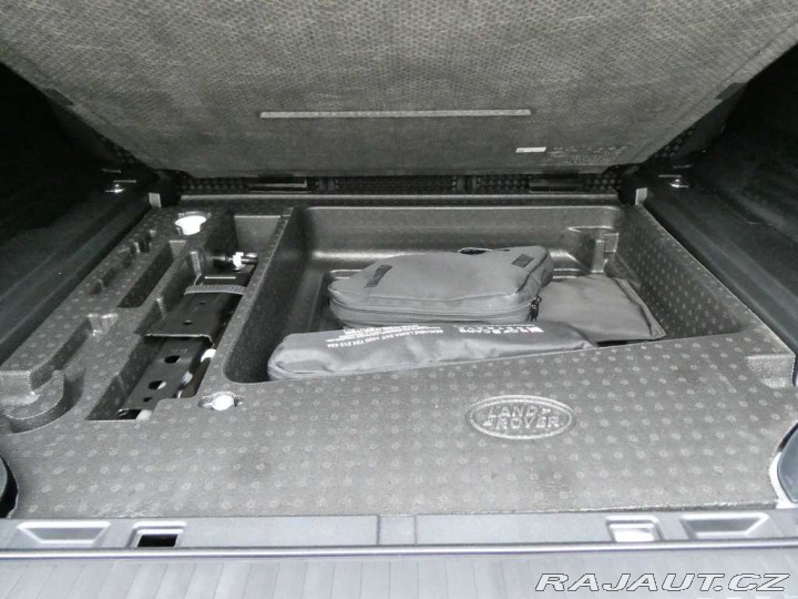 Land Rover Defender 110 3,0 X-Dynamic SE D200 2026