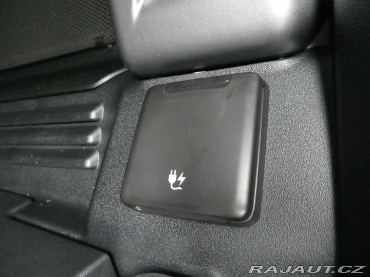 Land Rover Defender 110 3,0 X-Dynamic SE D200 2026