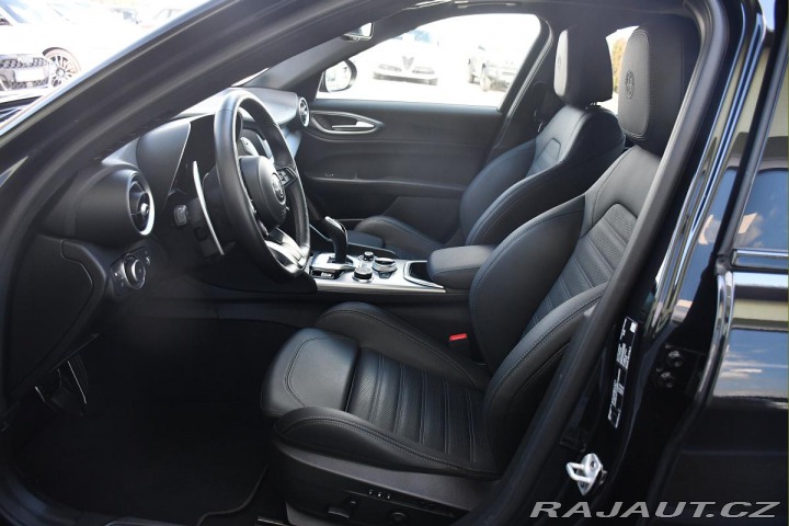 Alfa Romeo Giulia 2.0TURBO 16V 206kW AT8-Q4 2024