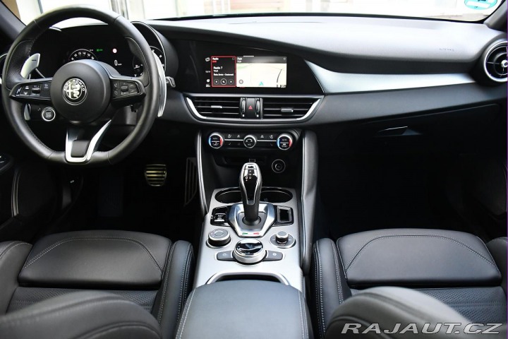 Alfa Romeo Giulia 2.0TURBO 16V 206kW AT8-Q4 2024