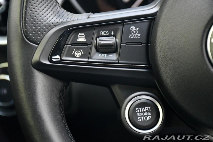 Alfa Romeo Giulia 2.0TURBO 16V 206kW AT8-Q4 2024