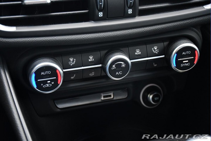 Alfa Romeo Giulia 2.0TURBO 16V 206kW AT8-Q4 2024