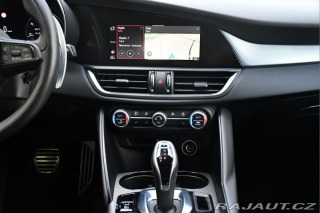 Alfa Romeo Giulia 2.0TURBO 16V 206kW AT8-Q4 2024