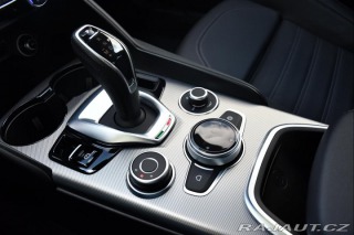 Alfa Romeo Giulia 2.0TURBO 16V 206kW AT8-Q4 2024