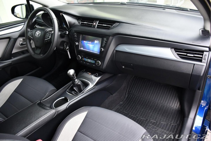 Toyota Avensis 2.0D ČR MOTOR BMW TAŽNÉ K 2015