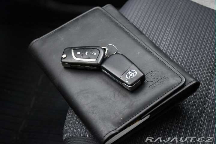 Toyota Avensis 2.0D ČR MOTOR BMW TAŽNÉ K 2015