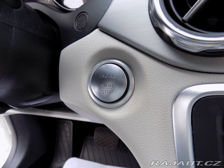 Mercedes-Benz GLA 200/NAVI/Performance-LED/ 2019