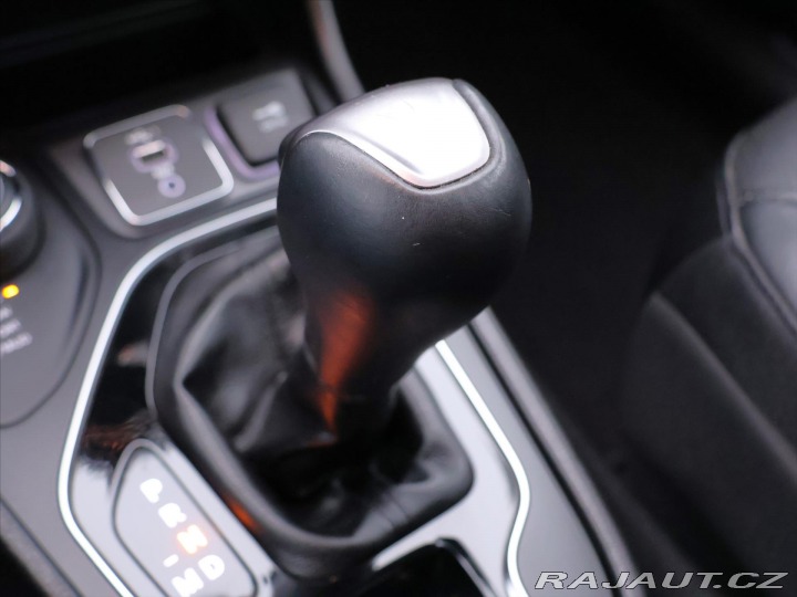 Jeep Cherokee 3,2 200kW AWD Kamera 1.Ma 2019