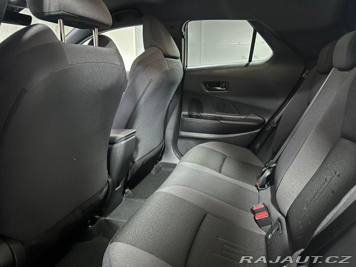 Toyota C-HR Style 2.0 Hybrid 135kW E- 2025