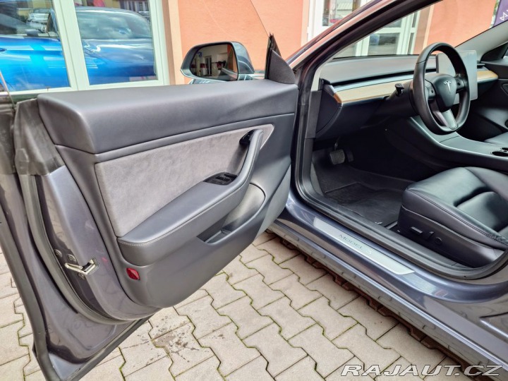 Tesla Model 3 L. Range D. Motor 366 kW 2020