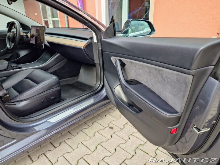 Tesla Model 3 L. Range D. Motor 366 kW 2020