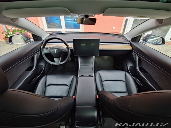 Tesla Model 3 L. Range D. Motor 366 kW 2020