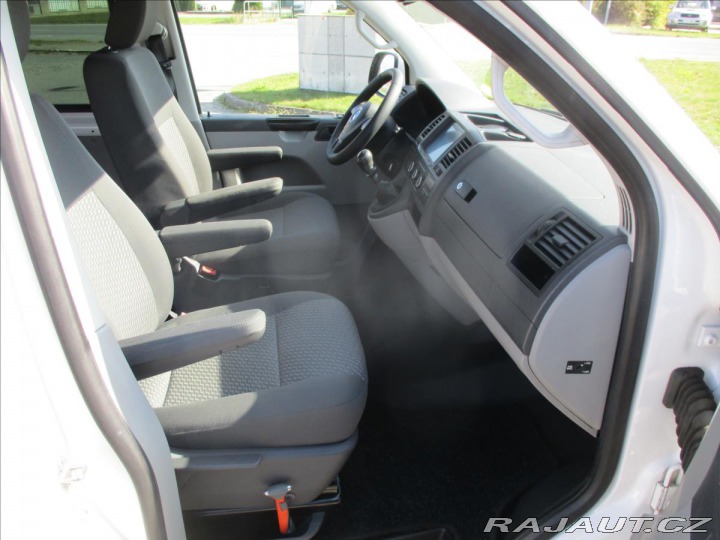 Volkswagen Transporter 2,0 TDi Bluemotion 5míst 2013