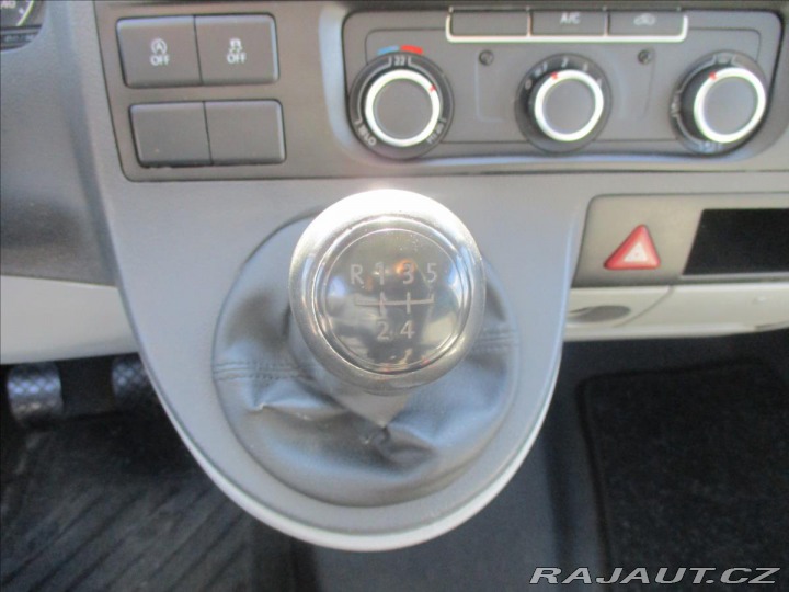 Volkswagen Transporter 2,0 TDi Bluemotion 5míst 2013