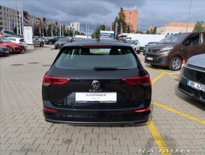 Volkswagen Golf 1,0 TSI ČR 1 MAJITEL 2021