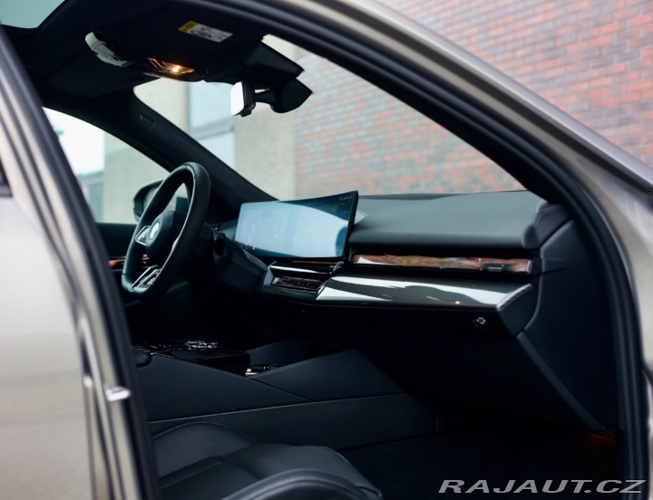 BMW 5 Touring 550e xDrive | M 2025