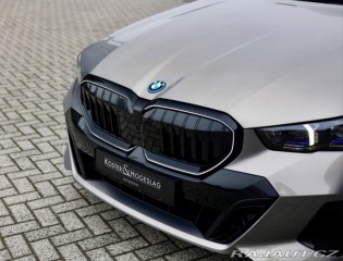 BMW 5 Touring  550e  xDrive | M 2025