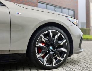 BMW 5 Touring  550e  xDrive | M 2025