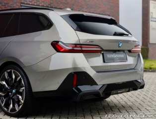 BMW 5 Touring  550e  xDrive | M 2025
