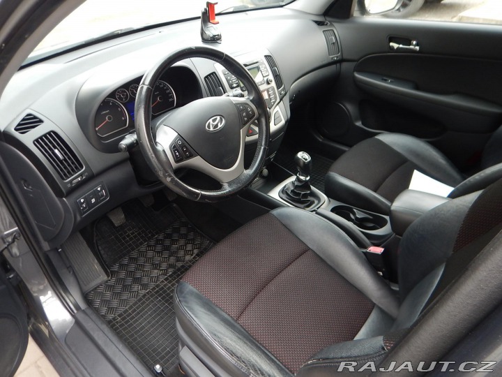 Hyundai i30 1.6 CRdi 85kw ,klima  OK 2011