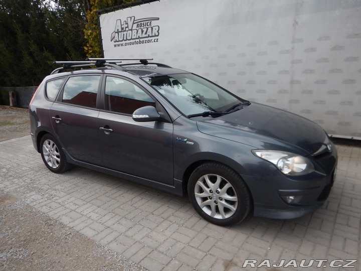Hyundai i30 1.6 CRdi 85kw ,klima  OK 2011