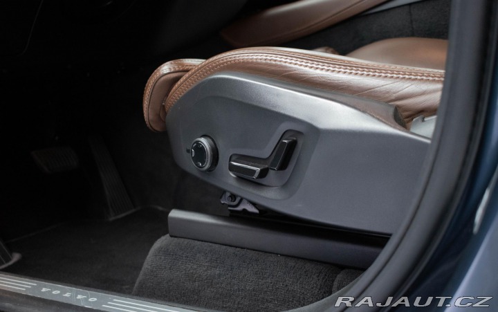 Volvo XC90 B5 INSCRIPTION*TAŽNÉ*7.MÍ 2019